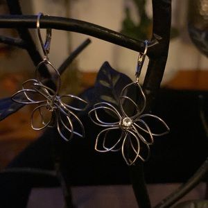 Silver-like metal flower drop earrings